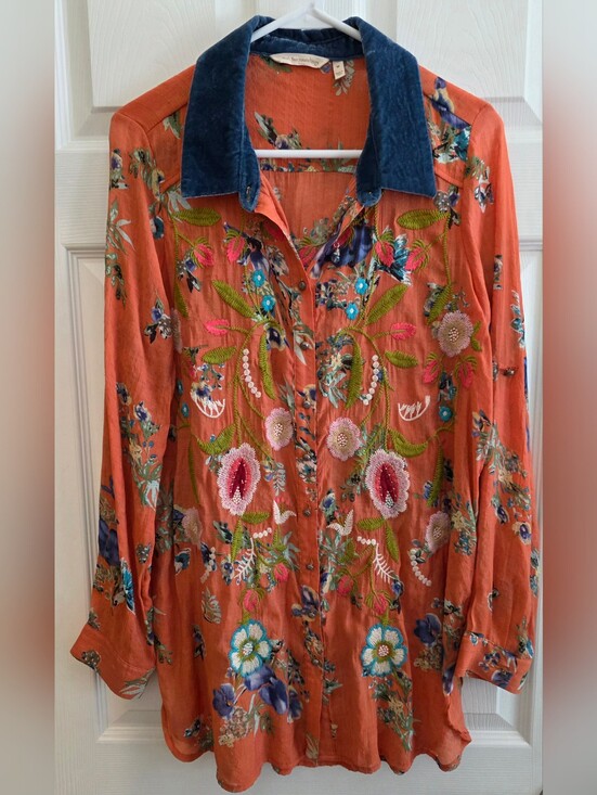 Soft Surroundings Tops - Soft Surroundings Medium Coral Blue Embroidered Blouse Vekvet Collar Long Sleeve